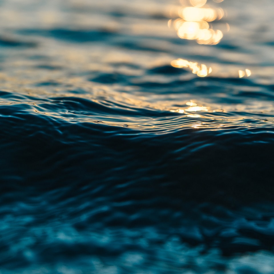 Moustache Water - obrazek 1