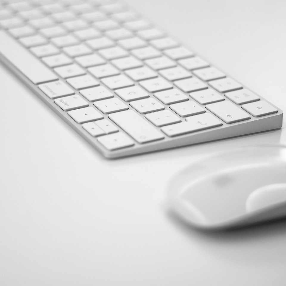 Apple Table - obrazek 1