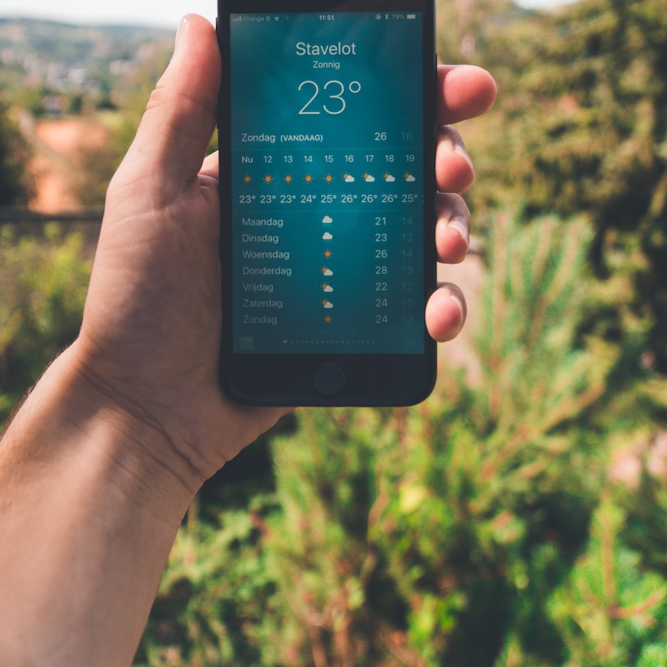 Violet iPhone - obrazek 1