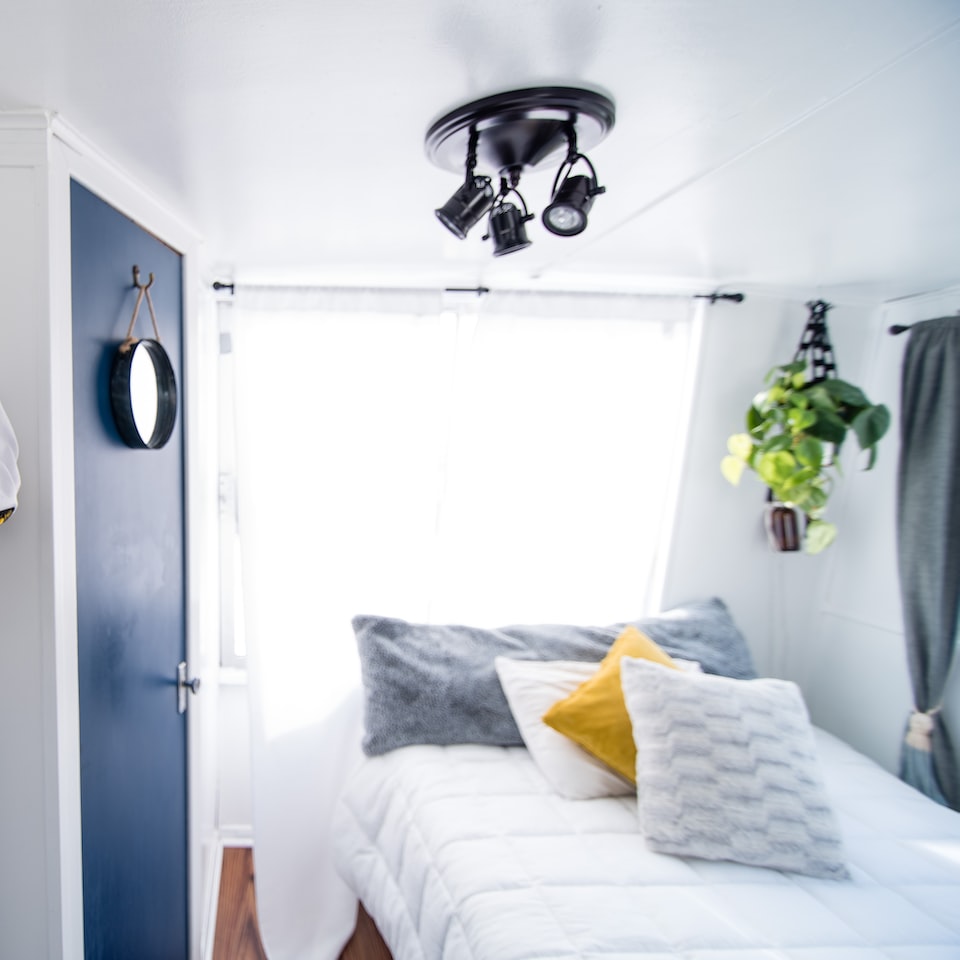 Bed Doll Album Sheet Gun - obrazek 1